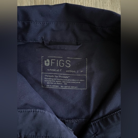 Figs Women’s Nala Longsleeve ScrubPolo Navy - Size Medium - Picture 6 of 10